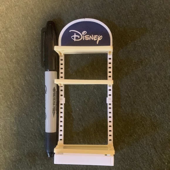 Disney mini brands stand - Picture 5 of 7